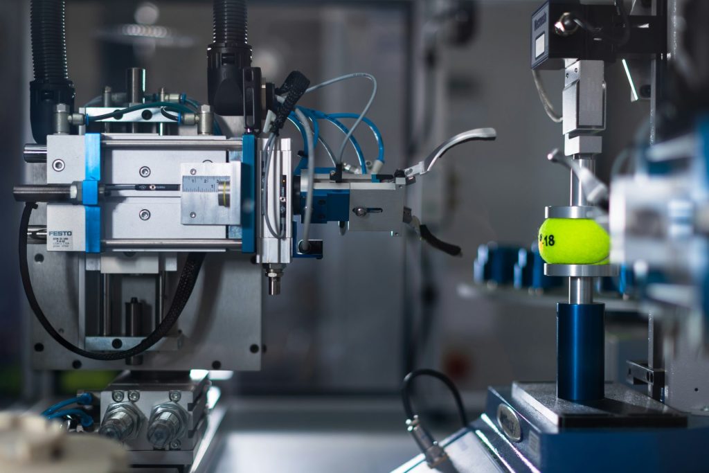 blaue und silberne Industriemaschine